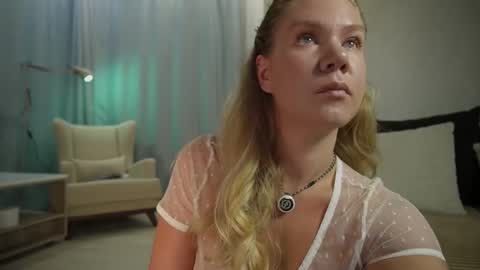 Annie online show from October 2025 01:38:01 AM