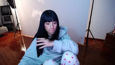 Snapshot of _the_dark_side_of_the_moon_ chatting on January 2025 04:30:01 AM _the_dark_side_of_the_moon_ online show from January 2025 04:30:01 AM