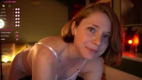 Snapshot of _the_sun_ chatting on April 2026 05:56:01 PM Evi online show from April 2026 05:56:01 PM