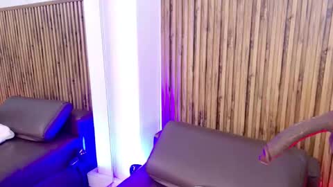 Snapshot of _veronicadeleon_ chatting on October 2025 12:03:01 PM Veronica online show from October 2025 12:03:01 PM