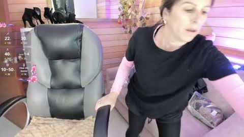 Snapshot of _victoria_collins chatting on June 2026 11:47:01 AM Sol online show from June 2026 11:47:01 AM