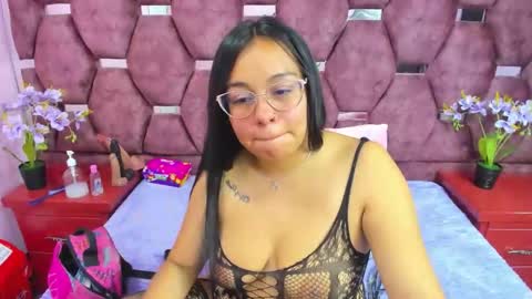 _violeta18_ online show from November 2025 02:58:02 AM