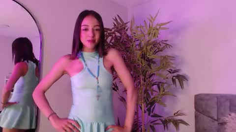 Snapshot of _violeta_owo_ chatting on September 2025 12:15:02 PM Evelyn online show from September 2025 12:15:02 PM