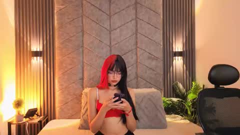 Snapshot of _viollettenoir_ chatting on November 2025 08:16:01 PM online show from November 2025 08:16:01 PM