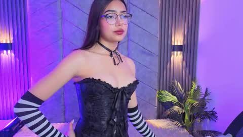 Snapshot of _viollettenoir_ chatting on November 2025 08:10:01 PM online show from November 2025 08:10:01 PM