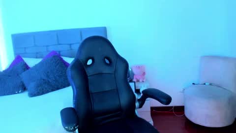 INSTAGRAM pinzon viviana online show from December 2024 07:05:02 PM