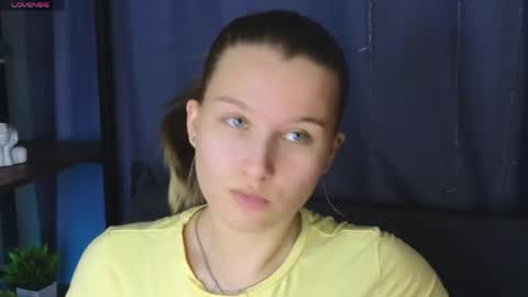 Snapshot of _watchmesmile_ chatting on May 2026 05:35:02 AM _watchmesmile_ online show from May 2026 05:35:02 AM