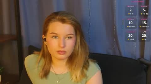 Snapshot of _watchmesmile_ chatting on May 2026 04:54:01 AM _watchmesmile_ online show from May 2026 04:54:01 AM