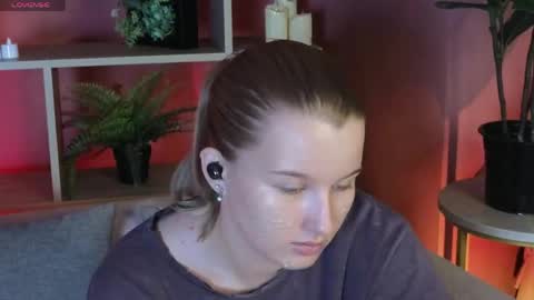 Snapshot of _watchmesmile_ chatting on May 2026 04:43:01 AM _watchmesmile_ online show from May 2026 04:43:01 AM