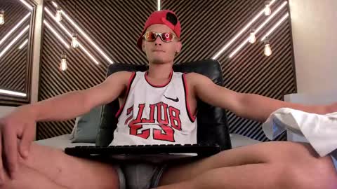  white fox  online show from February 2025 03:33:01 AM