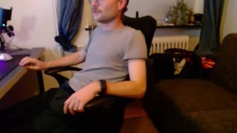 _whoisthatguy_ online show from November 2025 06:12:01 PM