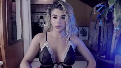 Nadien online show from February 2025 01:58:01 AM