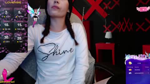 Yuyi online show from February 2025 02:13:01 PM