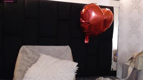 Yuyi online show from February 2025 05:26:01 PM