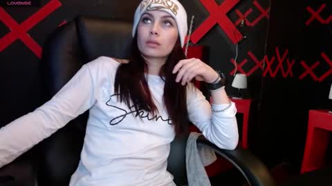 Yuyi online show from February 2025 05:32:02 PM