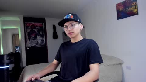 Snapshot of a_lejandro_08 chatting on December 2024 08:22:01 AM alejo online show from December 2024 08:22:01 AM