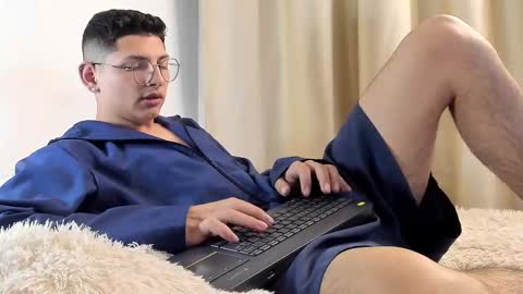 Snapshot of a_lejandro_08 chatting on February 2025 03:03:01 AM alejo online show from February 2025 03:03:01 AM