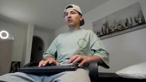 Snapshot of a_lejandro_08 chatting on March 2025 06:00:02 AM alejo online show from March 2025 06:00:02 AM