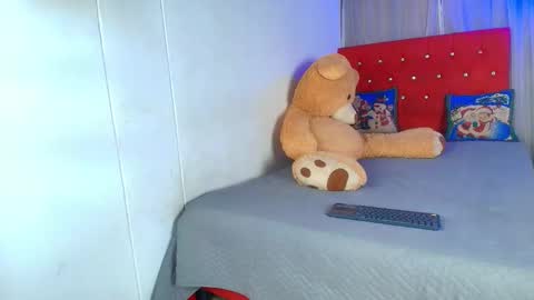 Aaron y Antonella online show from September 2025 08:43:02 PM