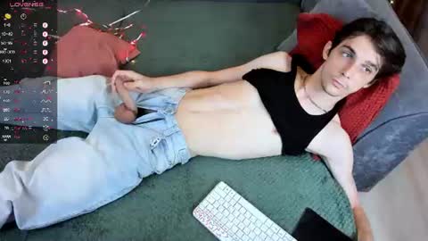 Snapshot of aaron_bang chatting on July 2026 11:42:01 PM Aaron Bang online show from July 2026 11:42:01 PM