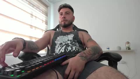 Snapshot of aaron_coltten chatting on December 2025 05:33:02 PM Aaron Coltten online show from December 2025 05:33:02 PM