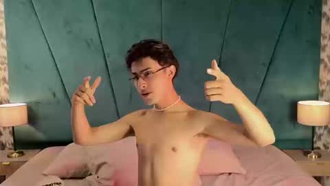 Aaron Ezequiel online show from September 2025 09:47:02 PM