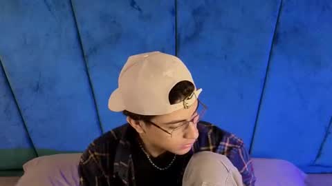 Aaron Ezequiel online show from September 2025 10:44:02 PM