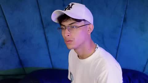 Aaron Ezequiel online show from September 2025 09:09:02 PM