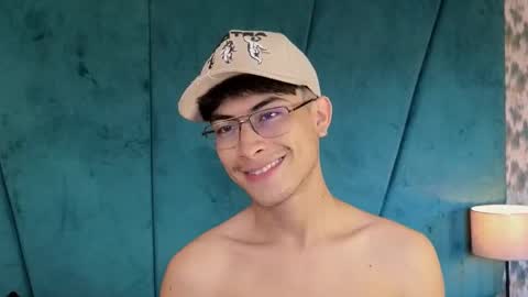 Aaron Ezequiel online show from September 2025 08:46:01 PM