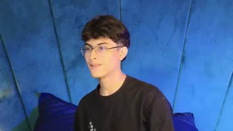 Aaron Ezequiel online show from October 2025 08:19:02 PM