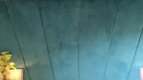 Aaron Ezequiel online show from November 2025 01:04:01 PM