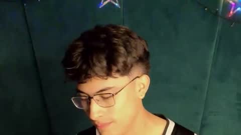 Snapshot of aaron_eze chatting on December 2025 10:50:01 PM Aaron Ezequiel online show from December 2025 10:50:01 PM