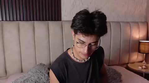 Snapshot of aaron_eze chatting on January 2026 08:11:02 PM Aaron Ezequiel online show from January 2026 08:11:02 PM