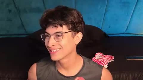 Snapshot of aaron_eze chatting on January 2026 09:07:02 PM Aaron Ezequiel online show from January 2026 09:07:02 PM
