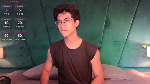 Snapshot of aaron_eze chatting on February 2026 08:34:01 PM Aaron Ezequiel online show from February 2026 08:34:01 PM