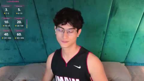 Snapshot of aaron_eze chatting on February 2026 08:34:01 PM Aaron Ezequiel online show from February 2026 08:34:01 PM