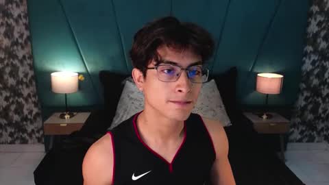 Snapshot of aaron_eze chatting on June 2026 12:22:02 PM Aaron Ezequiel online show from June 2026 12:22:02 PM