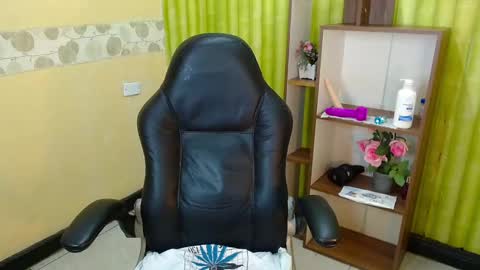 Snapshot of aaronbakers chatting on December 2024 10:34:02 AM im NiallDun online show from December 2024 10:34:02 AM