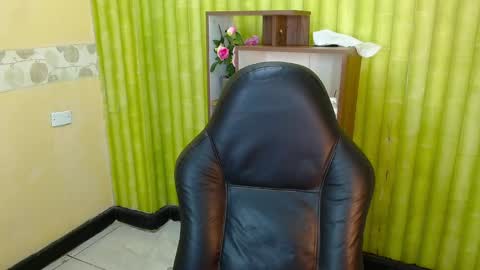 Snapshot of aaronbakers chatting on December 2024 06:59:01 AM im NiallDun online show from December 2024 06:59:01 AM