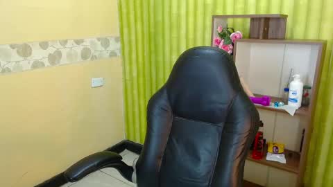 Snapshot of aaronbakers chatting on January 2025 10:40:01 AM im NiallDun online show from January 2025 10:40:01 AM