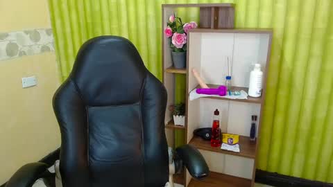 Snapshot of aaronbakers chatting on January 2025 05:45:02 AM im NiallDun online show from January 2025 05:45:02 AM