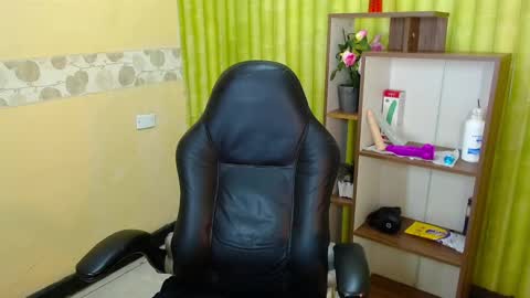 Snapshot of aaronbakers chatting on January 2025 10:27:02 AM im NiallDun online show from January 2025 10:27:02 AM