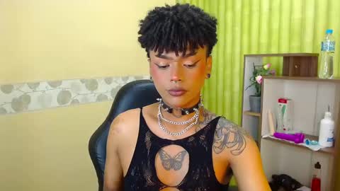 Snapshot of aaronbakers chatting on January 2025 02:25:01 AM im NiallDun online show from January 2025 02:25:01 AM