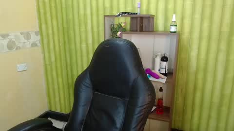 Snapshot of aaronbakers chatting on February 2025 09:32:02 AM im NiallDun online show from February 2025 09:32:02 AM