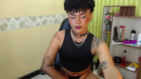 Snapshot of aaronbakers chatting on February 2025 08:50:02 AM im NiallDun online show from February 2025 08:50:02 AM