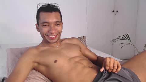 Snapshot of aaronblack1_ chatting on February 2025 05:14:01 PM Heyy my name is Aaron online show from February 2025 05:14:01 PM