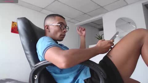 Heyy my name is Aaron online show from January 2026 09:57:01 PM