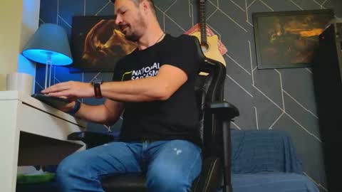 Aaron online show from October 2025 06:25:02 AM