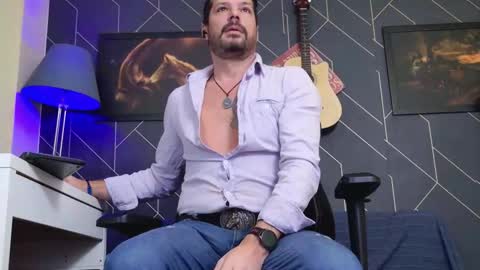 Aaron online show from November 2025 04:18:01 AM