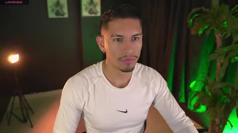 Snapshot of aaronfox_ chatting on April 2026 12:54:02 AM AARON online show from April 2026 12:54:02 AM